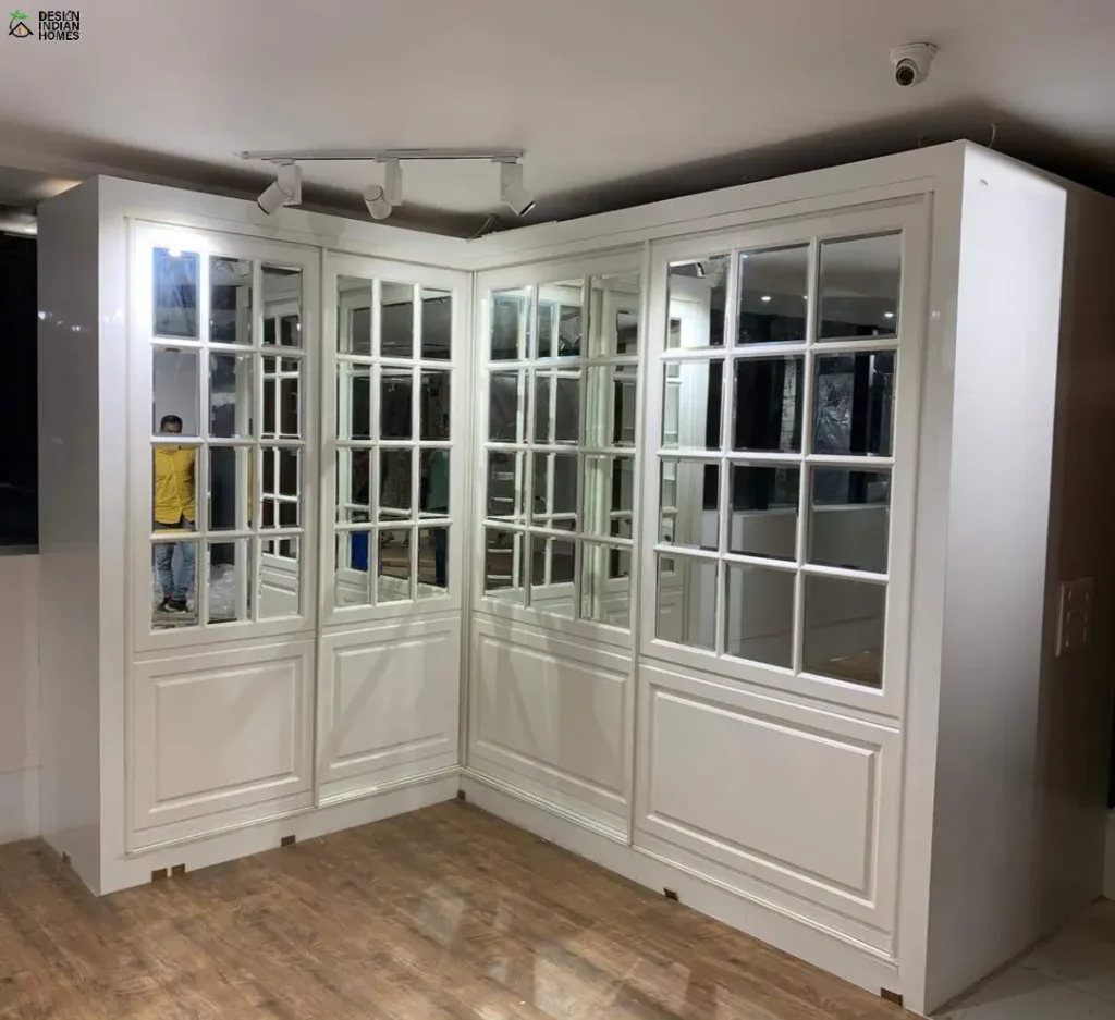 Lacquer Glass Wardrobe